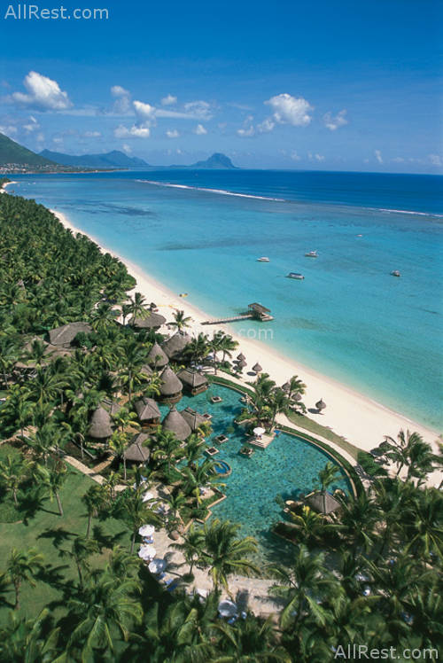La Pirogue Hotel 4